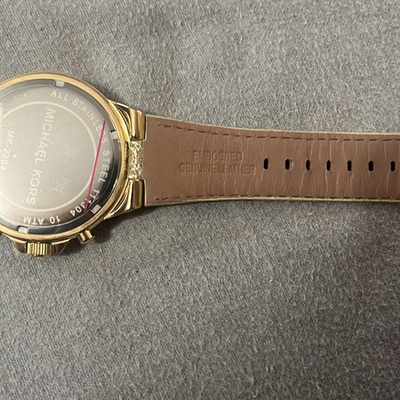 Gold Michael Kors Women’s Watch MK-2304 - Picture 5 of 11